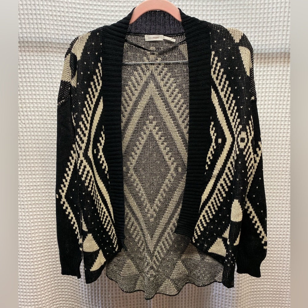 LIKE NEW OPEN FRONT GRAPHIC CARDIGAN